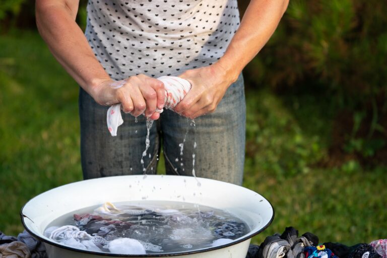 Utilisation de l'eau de pluie pour le lavage du linge avantages, inconvénients et recommandations